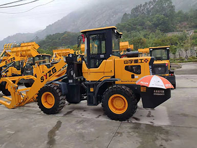 恭喜羅總喜提新車，山宇裝載機(jī)940走起，山宇重工，助您成功！